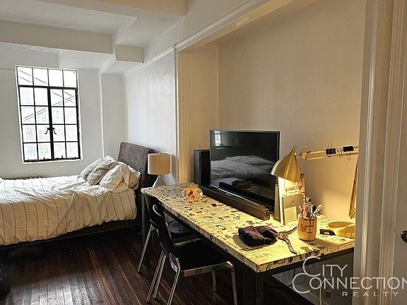 3rd image of 320 E 42nd St APT 2506