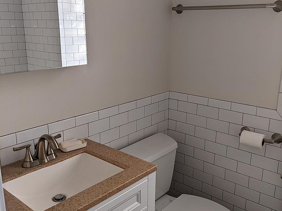 2nd image of 6951 N Ashland Ave #I3