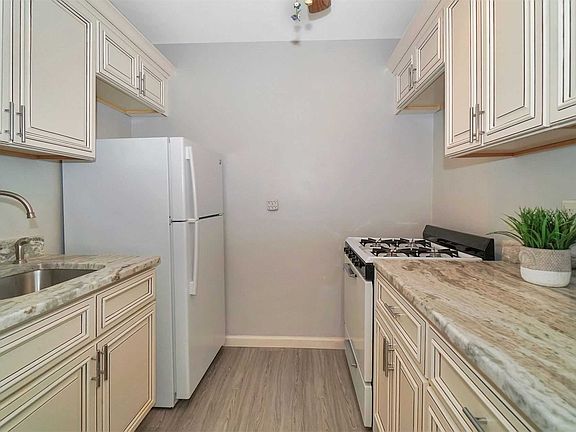 2nd image of 1 Birchwood Ct APT 1B