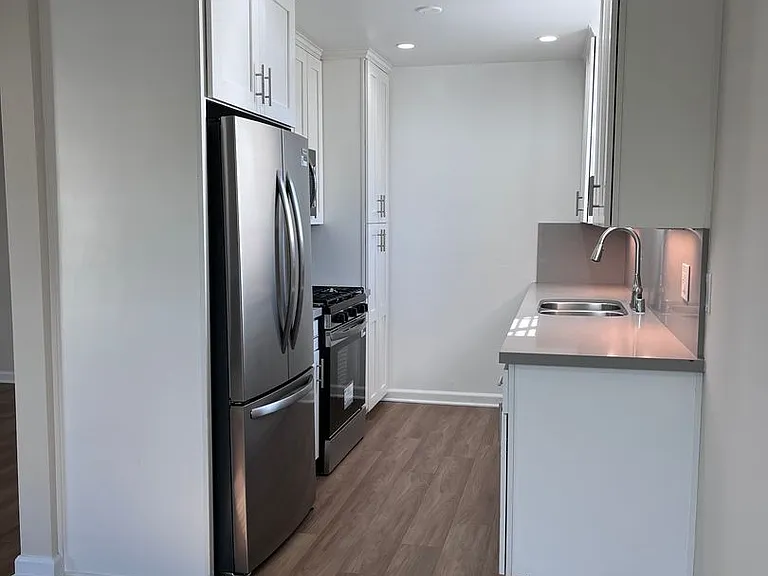 2475 Corinth Apartments — Photo 11
