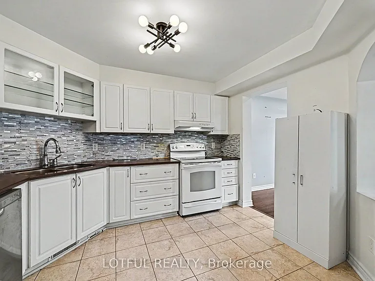 2201 Marble Cres — Photo 9