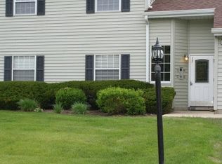 15 Gant Cir APT G, Streamwood, IL 60107