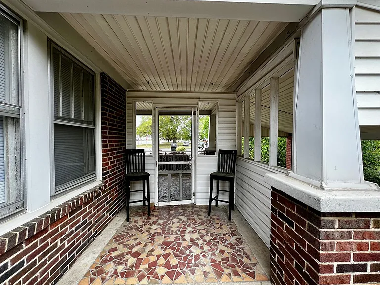 901 Center St — Photo 5