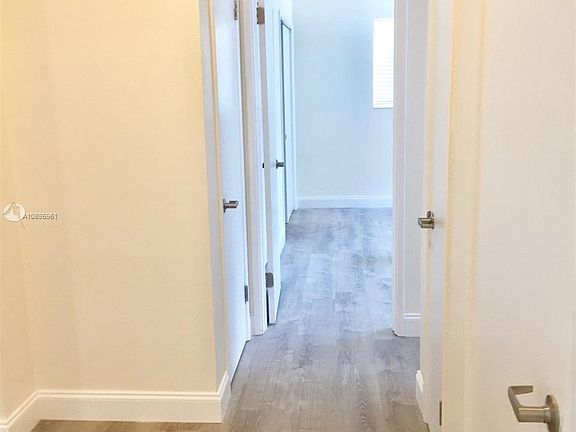 4th image of 105 S Shore Dr APT 4