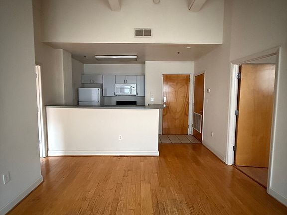 2nd image of 1414 W Marshall St #25