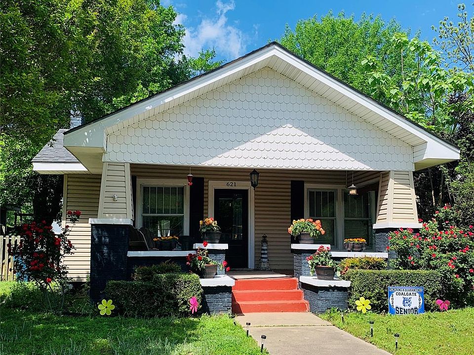 1st image of 621 E Seminole Ave