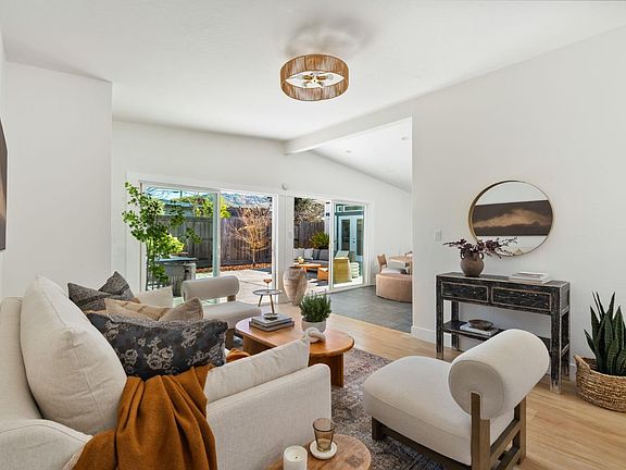 3rd image of 826 Vendola Drive