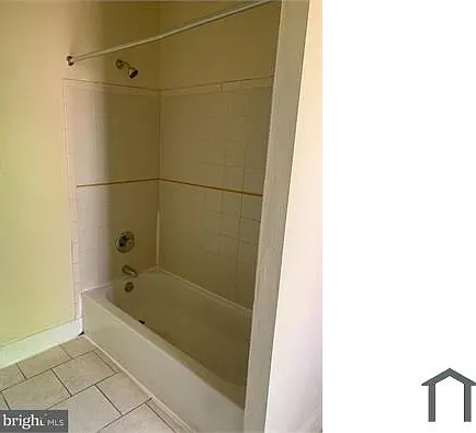 63 E Ashmead St — Photo 4