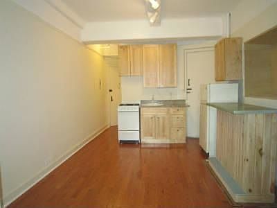 4th image of 118 W 72nd St APT 502