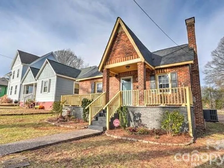 3224 Rogers St — Photo 1