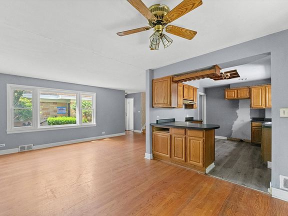 3rd image of 1122 N Harlem Ave APT A
