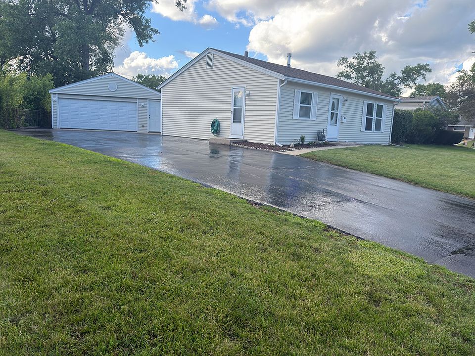 2nd image of 100 Siesta Rd