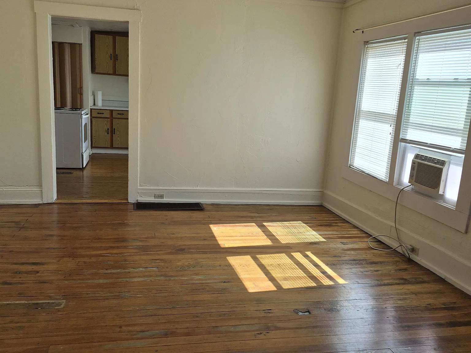 2 bed, 950 sqft, $1,500 — Photo 3