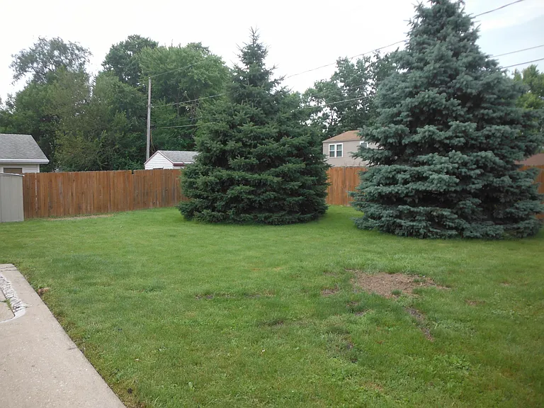 1624 Maumee Dr — Photo 4