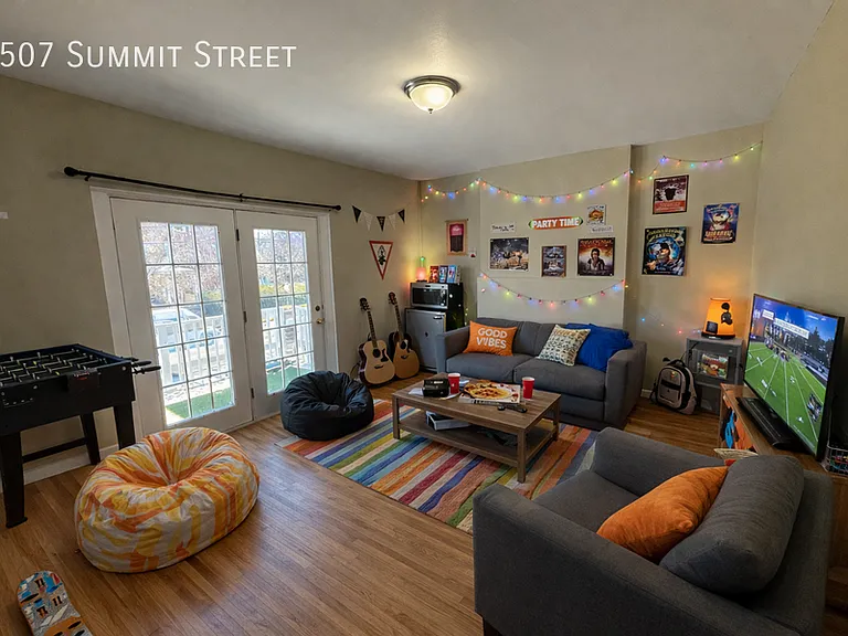 1507 Summit St — Photo 4