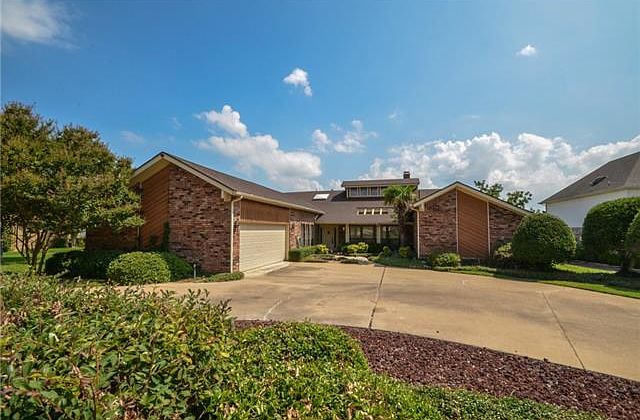 1st image of 3302 Bluffview Dr