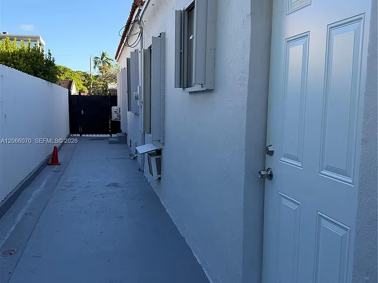 1765 SW 21st St #2 — Photo 3