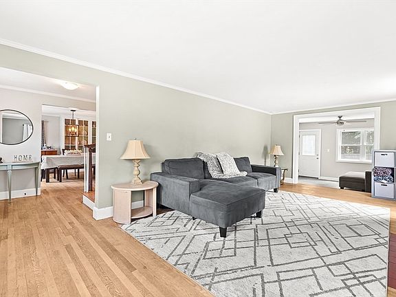 3rd image of 211 Lynn Fells Pkwy