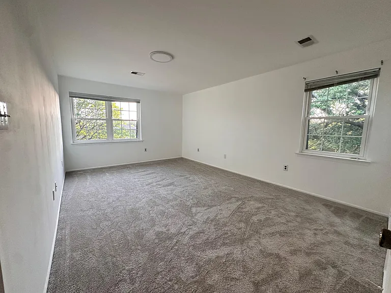 412 Green Hollow Dr — Photo 9