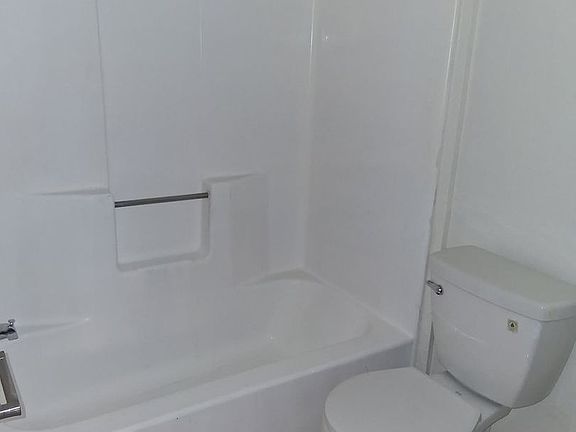 3rd image of 1815 W 5th St APT F