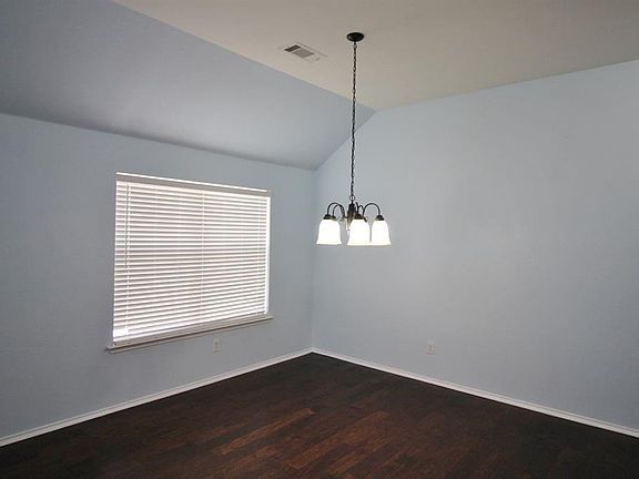 4th image of 4003 Greenwood Way