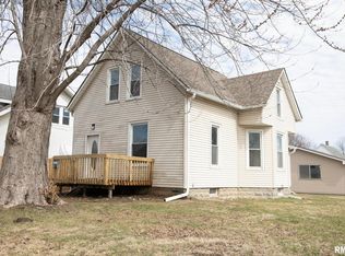 1858 3rd St, Moline, IL 61265