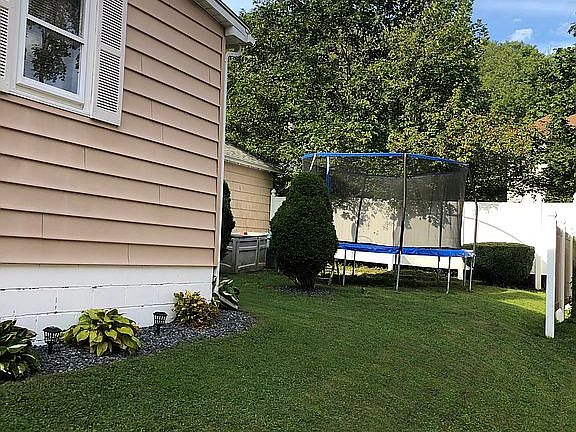 5th image of 42 Sanford St