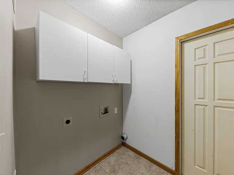 948 N Pine St — Photo 6