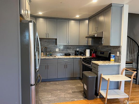 5th image of 393 Winchester St