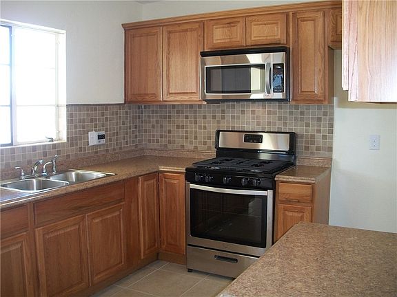 3rd image of 1221 Prescott Dr