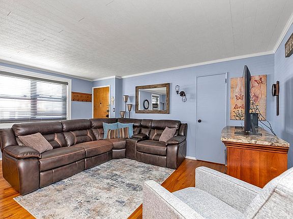 2nd image of 21-41 Utopia Pkwy Floor 1