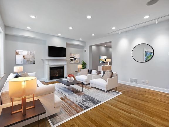 3rd image of 404 N Chestnut Ave