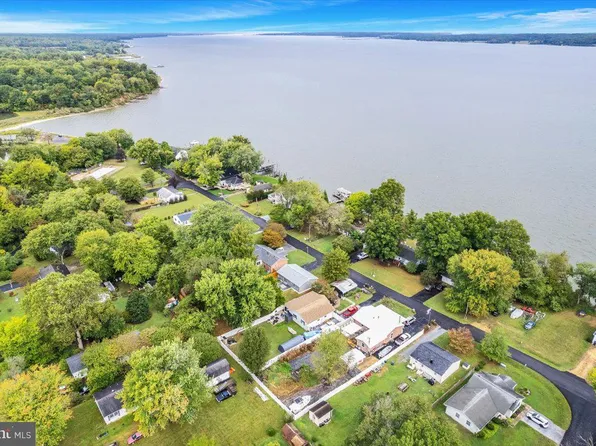 43215 Riverside Dr, Hollywood, MD 20636