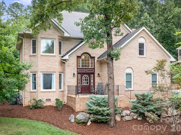 7048 Mariners Ct, Tega Cay, SC 29708
