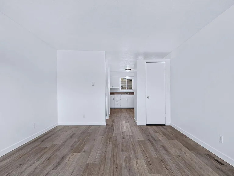 4902 W Targee St — Photo 8