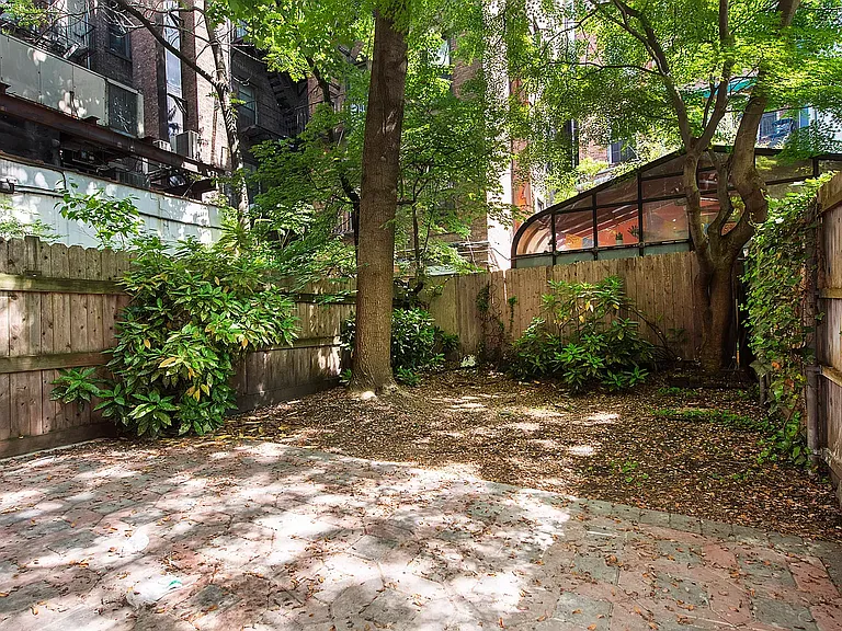 359 W 22nd St #1A — Photo 1