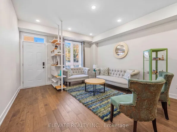 3 Elsie Ln #35, Toronto, ON M6P 0B8