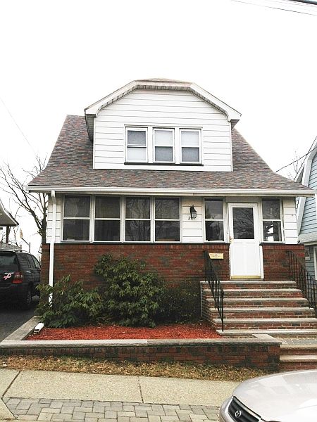2nd image of 281 E 7th St