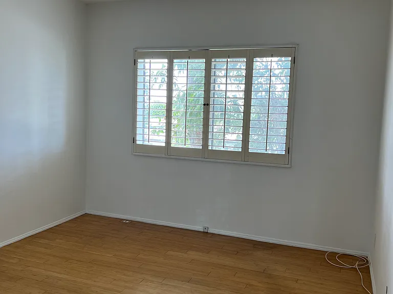 622 S Barrington Ave #301 — Photo 17