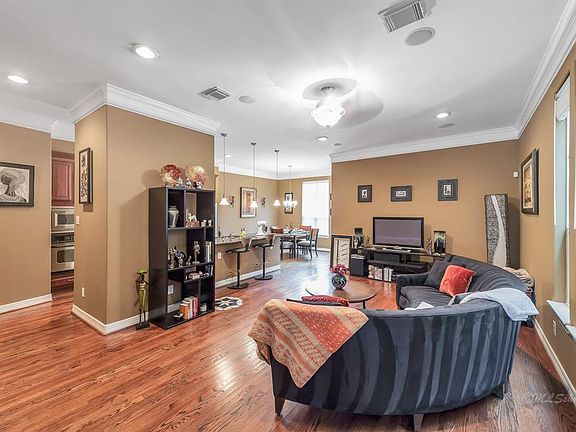 4th image of 823 Garden Trace Ln