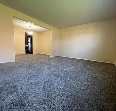 5th image of 228 E Commons Dr