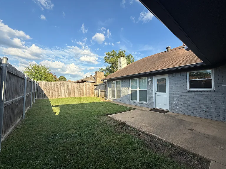2110 Lee St #A — Photo 2