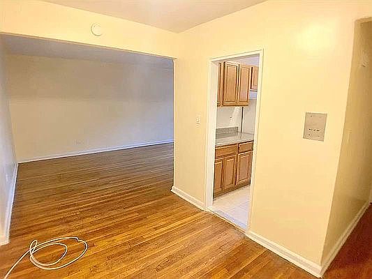 1st image of 180 E 17th St #22