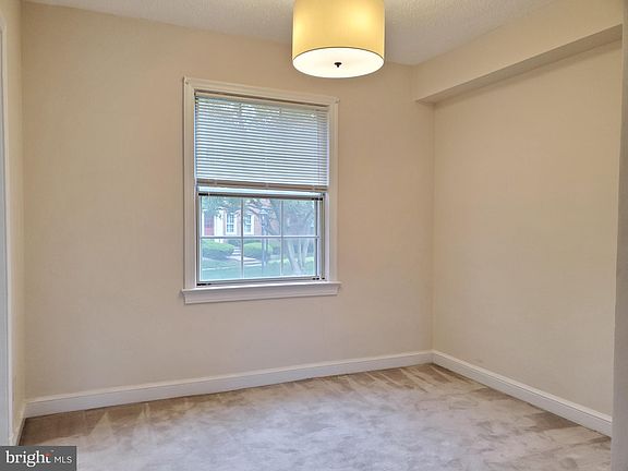 4th image of 2403 Arlington Blvd #72
