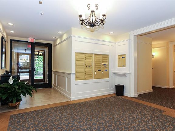 5th image of 3901 West St Unit 304