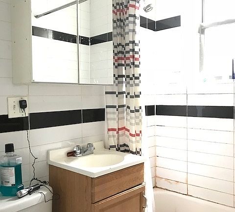 4th image of 142 Scholes St #1F