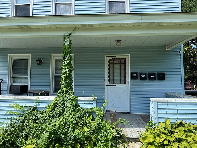 658 School St #3 — Photo 1
