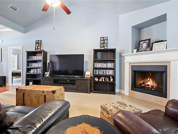 2nd image of 3910 Trumbull Ct