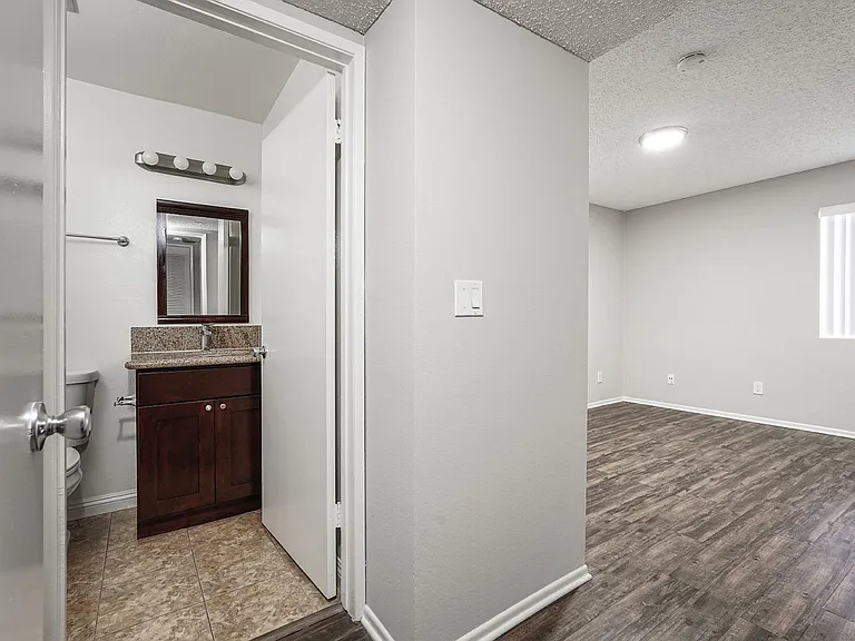 321 N Cedar St — Photo 3