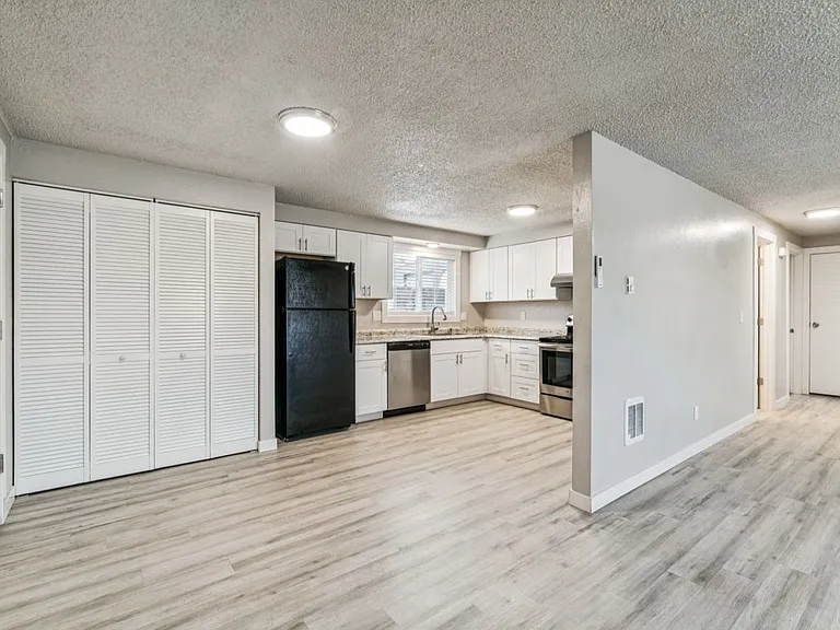 2111 Airport Ave #2105 — Photo 15